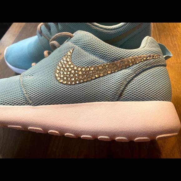 Nike Roshe Glitter Kicks - Picture 3 of 11